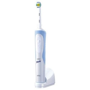 Электрическая зубная щетка Oral-B Vitality 3D White/CrossAction (84855521/80252509) White